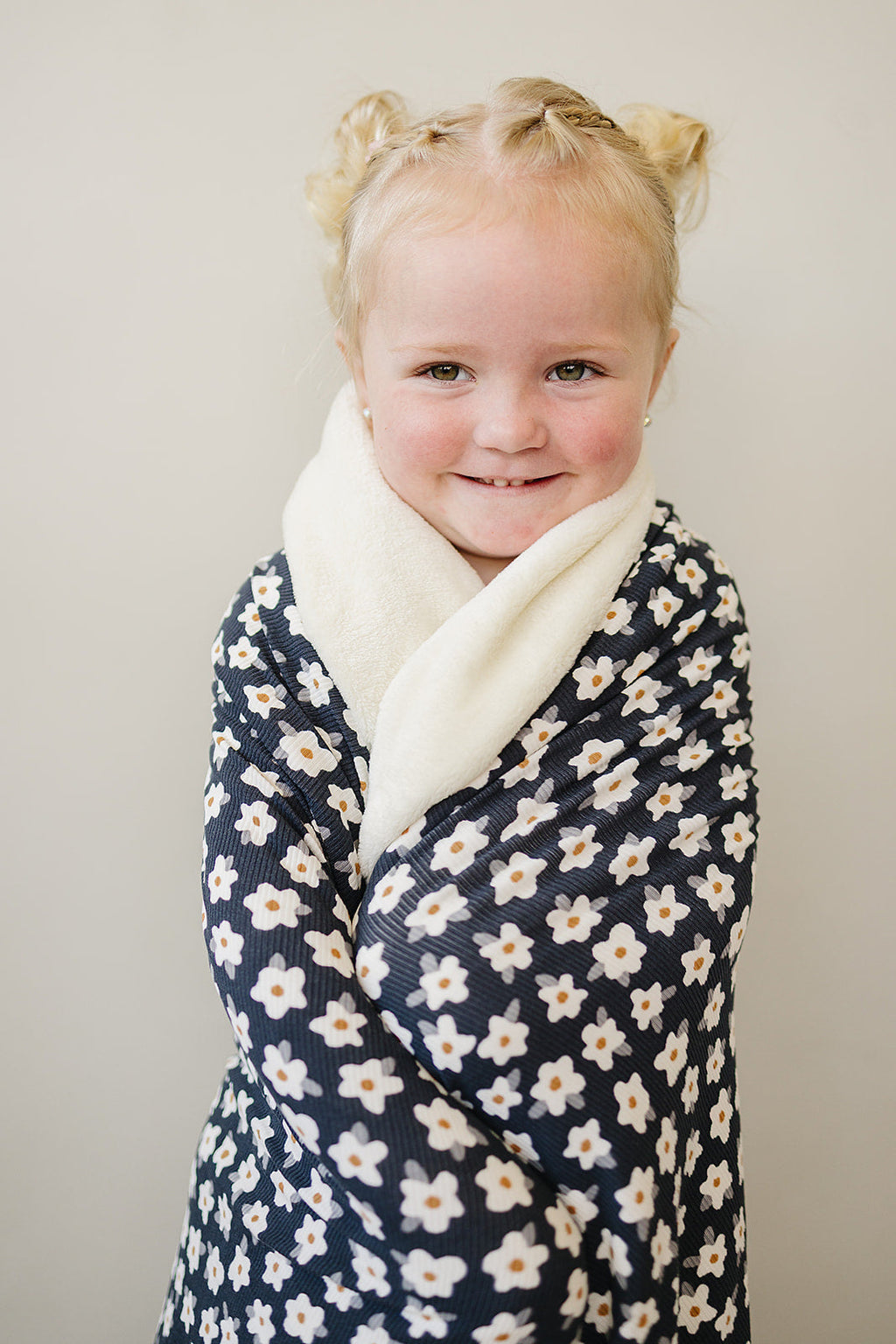 Navy Daisy Bamboo Fleece Quilt